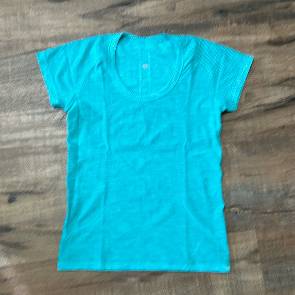 Lululemon Athletica Teal Shirt. Size Small.